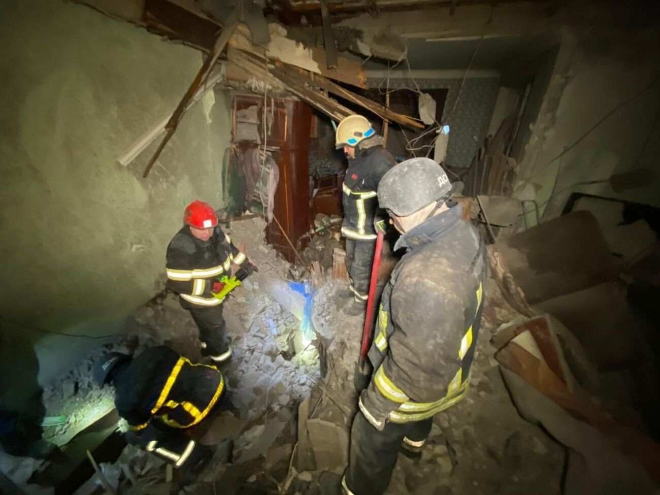 Унаслідок удару РФ по Кам'янському поранень зазнало восьмеро людей