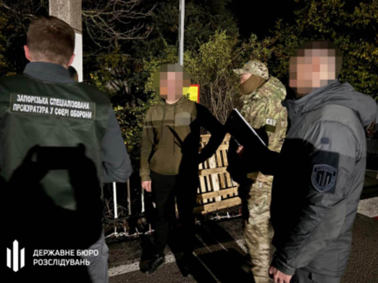 За даними слідства, підозрювані могли пропонувати за $6 тис. "пакет" із супроводом до місця ймовірного незаконного перетину кордону з Румунією