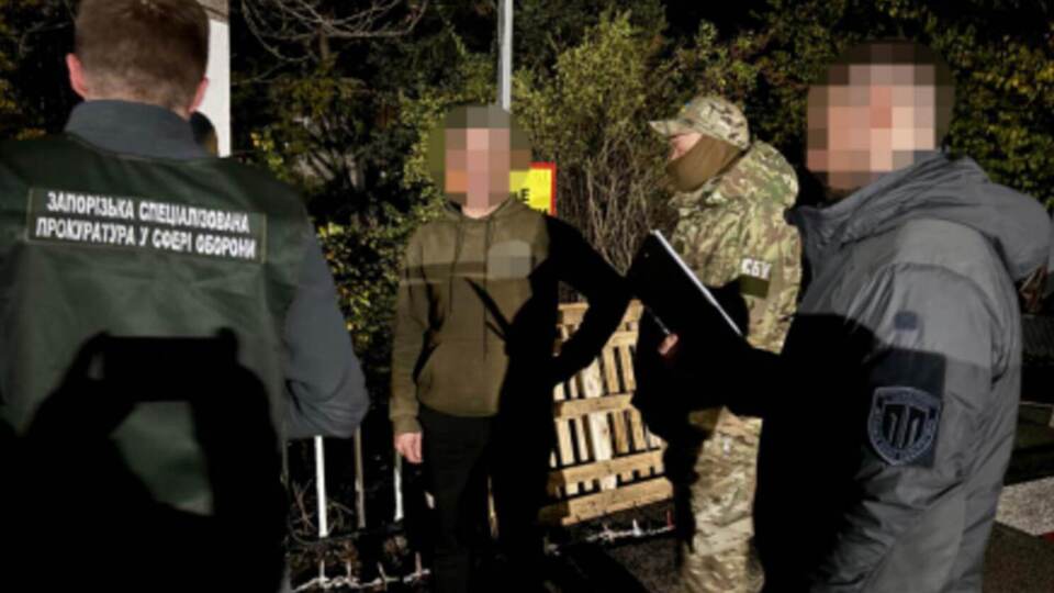 По данным следствия, подозреваемые могли предлагать за $6 тыс. "пакет" с сопровождением к месту предполагаемого незаконного пересечения границы с Румынией