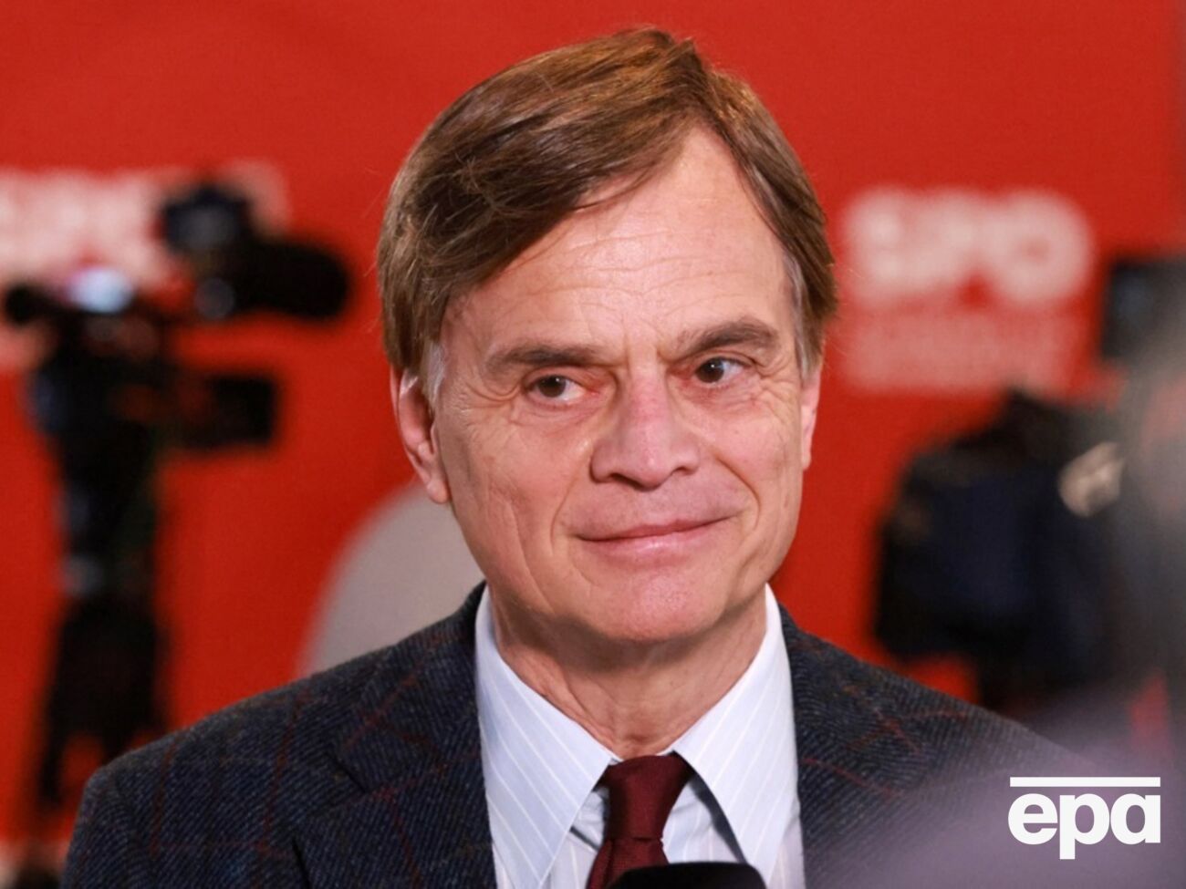 Бауманн заявил, что запросы AfD не связаны со шпионажем, а направлены на то, чтобы "разоблачить ошибки правительства"