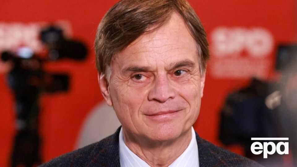 Бауманн заявил, что запросы AfD не связаны со шпионажем, а направлены на то, чтобы "разоблачить ошибки правительства"