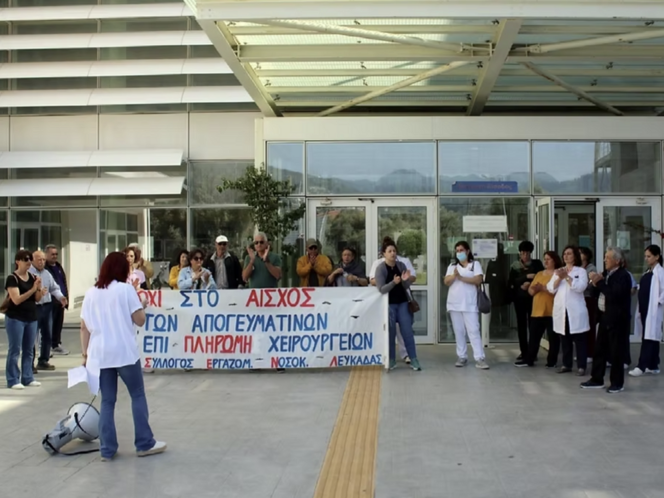 Медики в Афинах намерены пройти маршем от площади Мавили к офису премьер-министра и парламенту