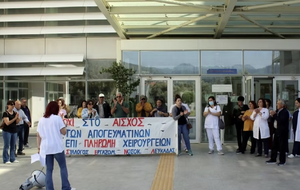 Медики в Афинах намерены пройти маршем от площади Мавили к офису премьер-министра и парламенту