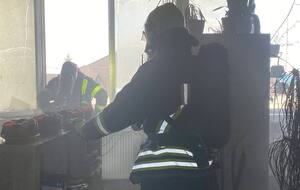 В результате взрыва зарядной станции возник пожар на площади около 20 м², сообщили в ГСЧС