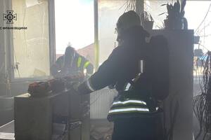 Унаслідок вибуху зарядної станції виникла пожежа на площі приблизно 20 м², повідомили у ДСНС