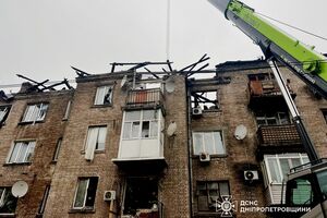 Ночной удар РФ разрушил квартиры дома с первого по четвертый этаж, горела крыша, рассказали в ГСЧС