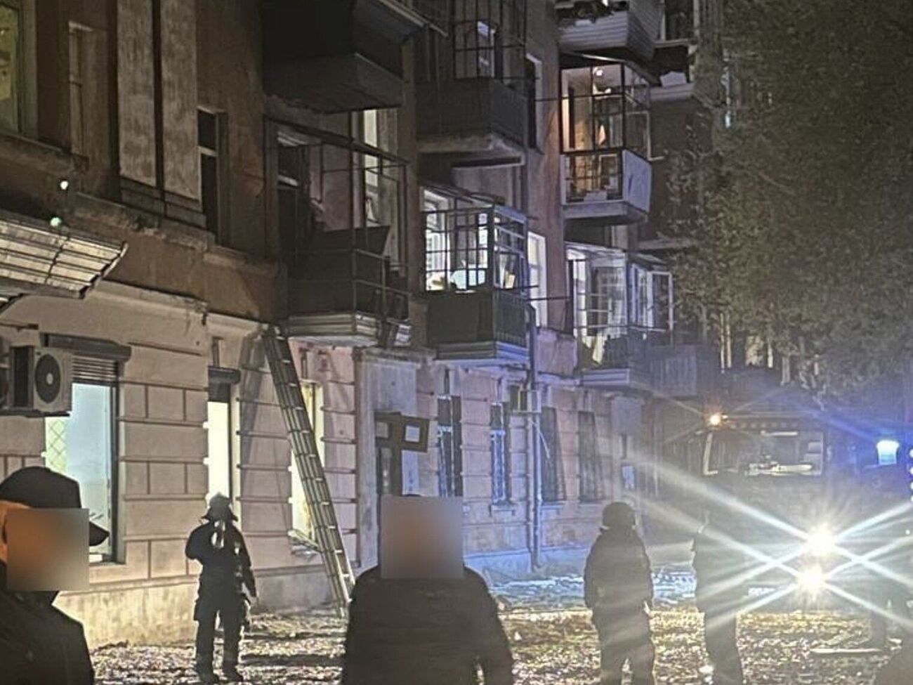 У Дніпрі через атаку РФ пошкоджено чотириповерхівку, розповіли в ОВА