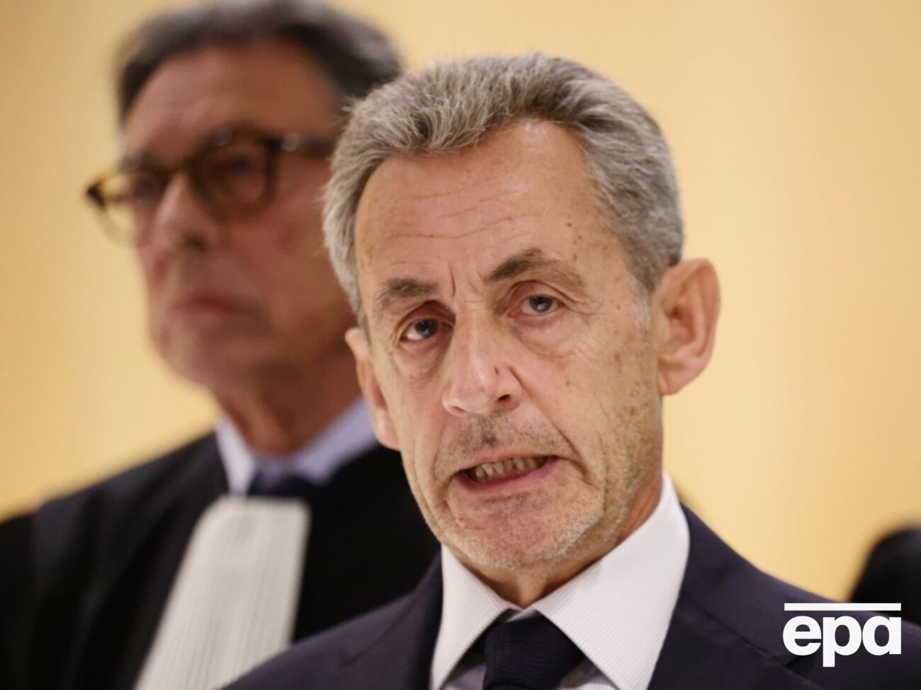 Саркози питается в тюрьме йогуртами, говорят его близкие