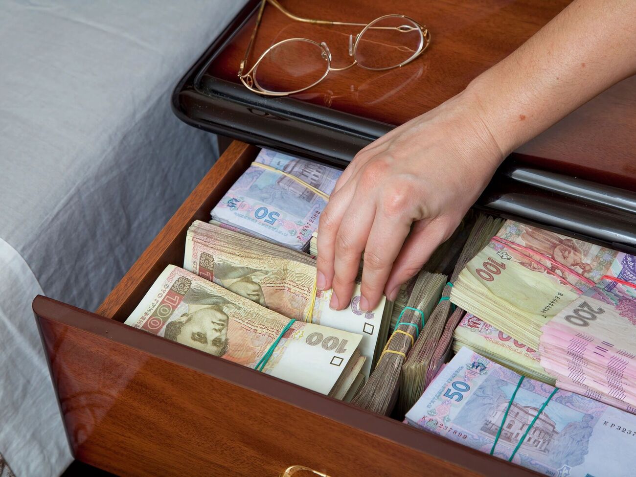 По словам Соболева, выплаты были задержаны почти на полтора месяца из-за большого количества участников