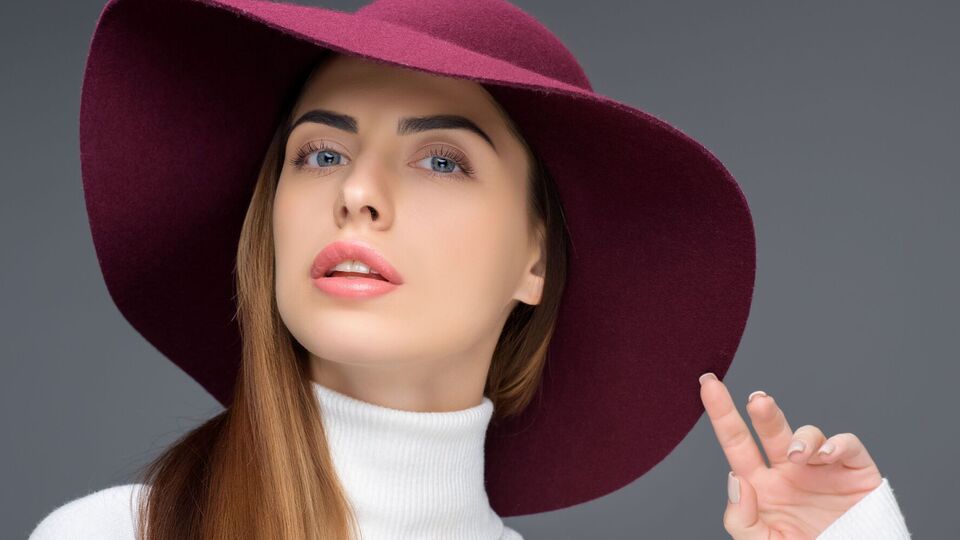 Модные шляпы имеют широкие полы