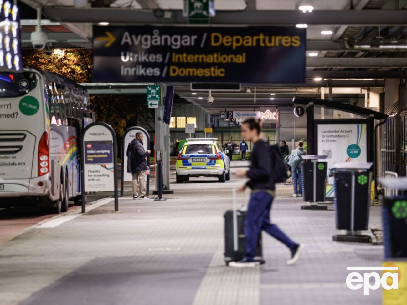 Два самолета перенаправили в другой город, тертий рейс отменили