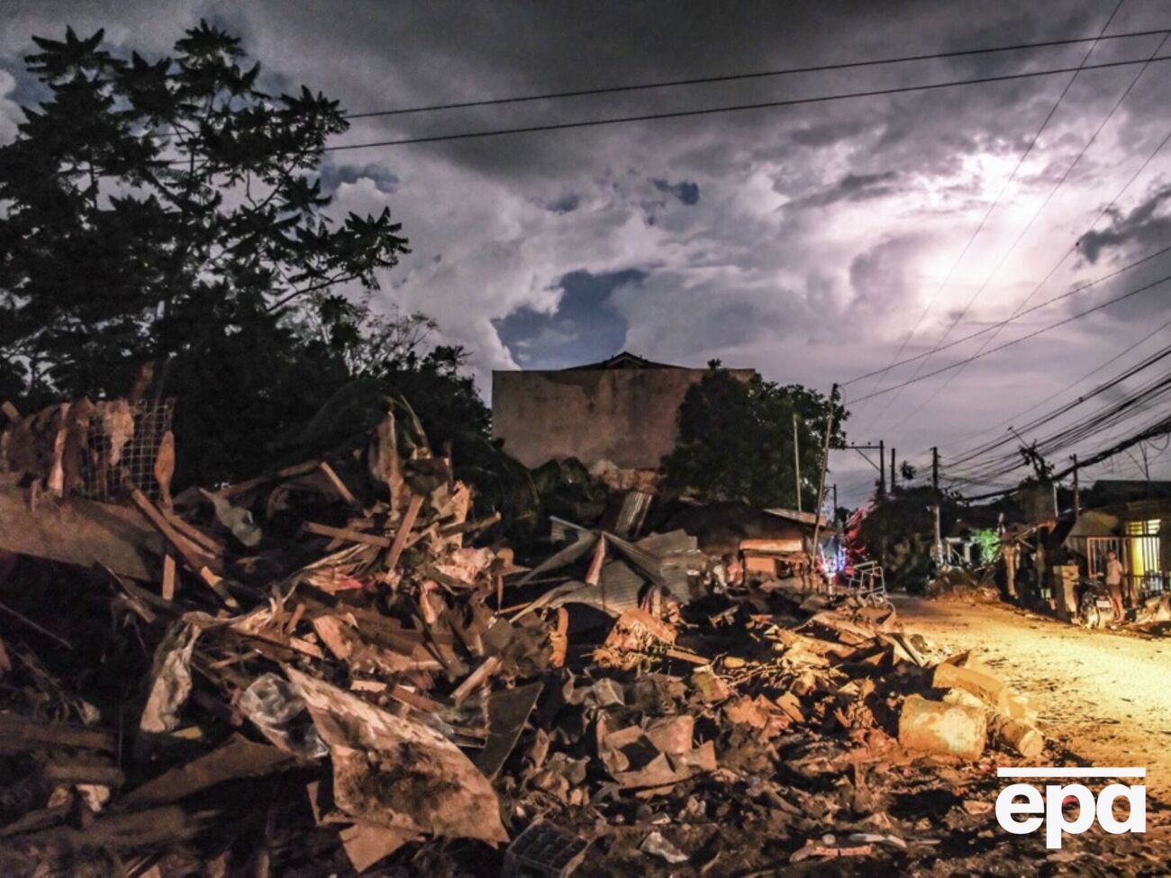 К борьбе со стихией привлекли более 260 тыс. военных и спасателей