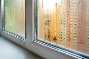 Якщо вікна постійно покриті конденсатом без видимої причини, проблема може бути в самих вікнах