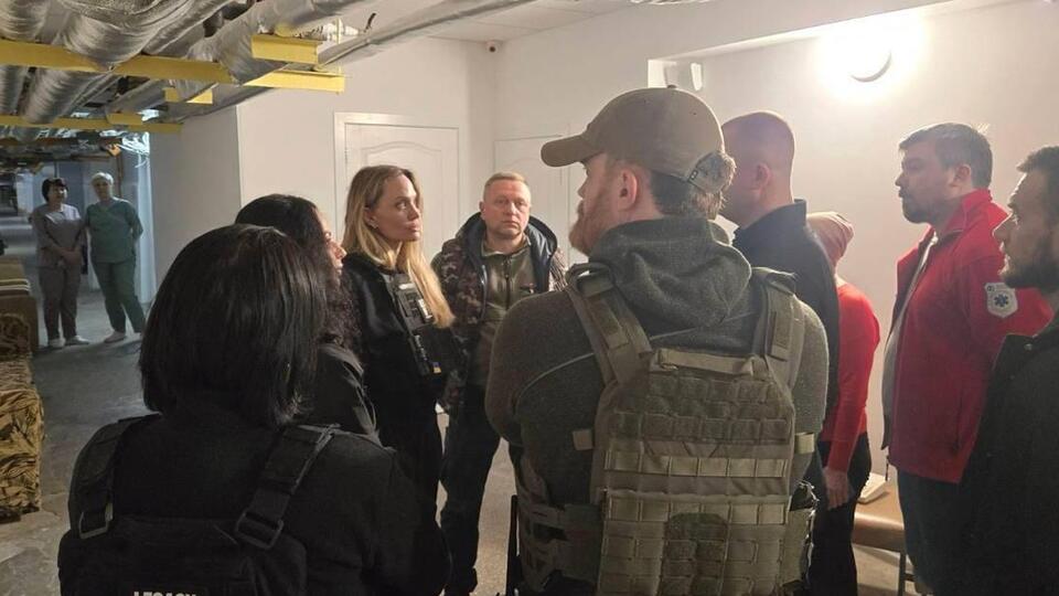 Голливудская актриса 5 ноября 2025 года отправилась с гуманитарной миссией на юг Украины – в Николаев и Херсон