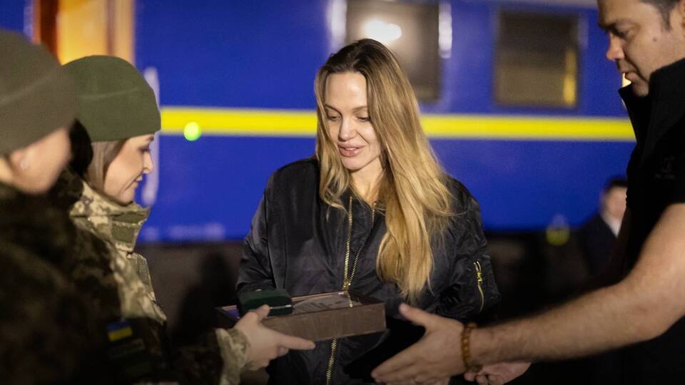 Джолі зустріли військовослужбовці 7-го прикордонного Карпатського загону ДПСУ