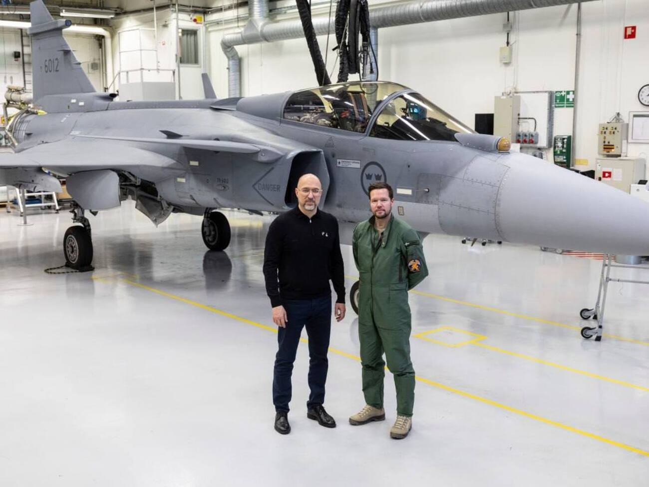 Украина хочет получить от Швеции истребители Gripen в 2026 году, отметил Шмыгаль