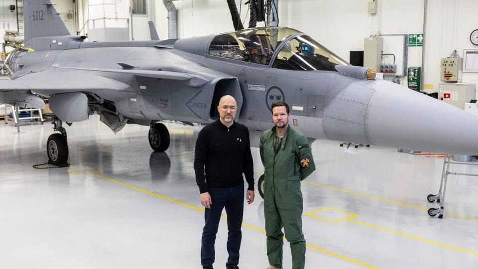 Украина хочет получить от Швеции истребители Gripen в 2026 году, отметил Шмыгаль