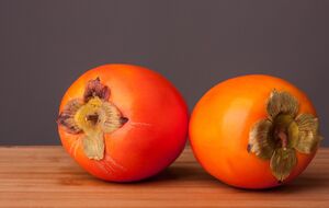 Шарон и хурма похожи внешне