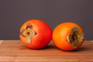 Шарон и хурма похожи внешне