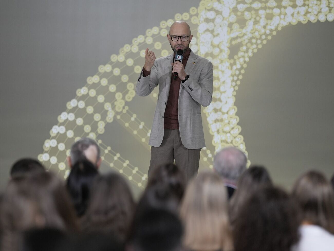 Торговый баланс Украины "просто катастрофический", отметил Яценюк