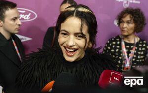 В іспанськомовній композиції Rosalia на початку другої хвилини звучить фраза: "Я не шукаю помсти. Помста шукає мене"