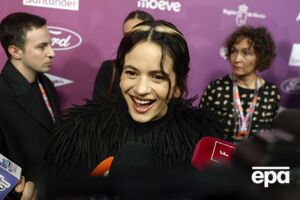 В іспанськомовній композиції Rosalia на початку другої хвилини звучить фраза: "Я не шукаю помсти. Помста шукає мене"
