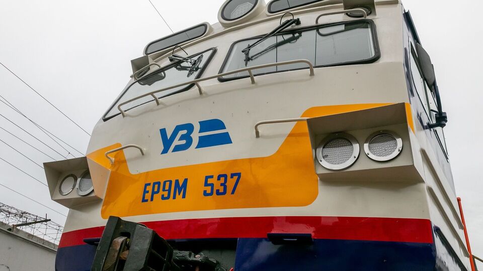 Кілька ділянок "Укрзалізниці" знеструмлено