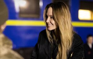 5 листопада Джолі відвідала Херсон