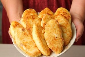 Обсмажте манники на сковороді з олією до золотавого кольору