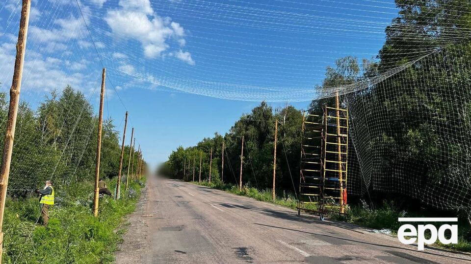 Рыболовные сети используют для создания антидроновых тоннелей в Украине
