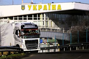 Поновлюють роботу пунктів пропуску на державному кордоні після масштабного збою