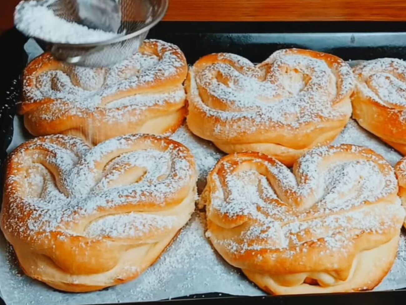 Выпекайте булочки 20 минут при 180 °C