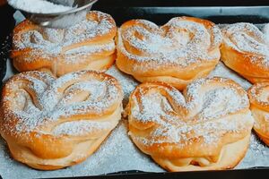 Випікайте булочки 20 хвилин за температури 180 °C