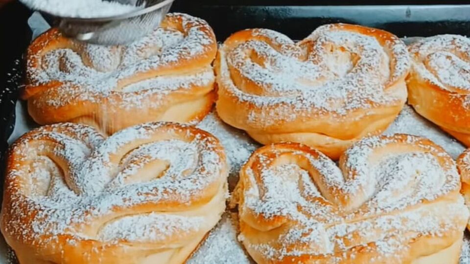 Выпекайте булочки 20 минут при 180 °C