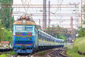 Керівник УЗ наголосив, що якби компанія керувалася винятково бізнес-логікою, їй довелося б "вирізати" і закрити інфраструктуру, яку використовують заради збиткових пасажирських поїздів