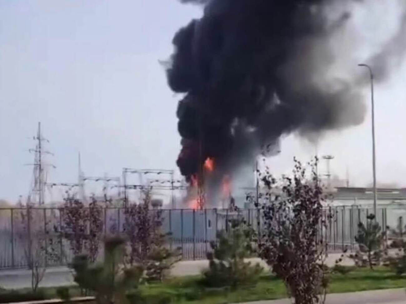 У Таганрозі пролунало два вибухи, після яких виникла пожежа і зникло світло