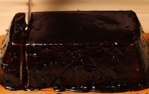 Выпекайте кекс 90 минут при 180 °C