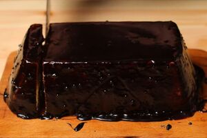 Выпекайте кекс 90 минут при 180 °C