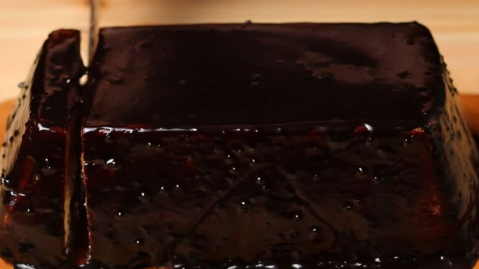 Випікайте кекс 90 хвилин за температури 180 °C