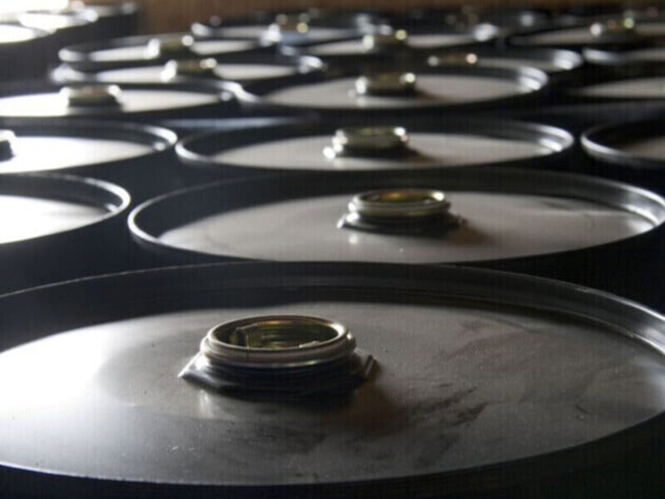 Мільйони тонн російської нафти продали Австралії через порт, який частково належить банку Macquarie, ідеться у статті