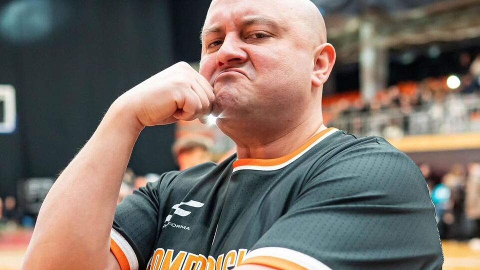 Ткач родился в 1983 году в Днепре