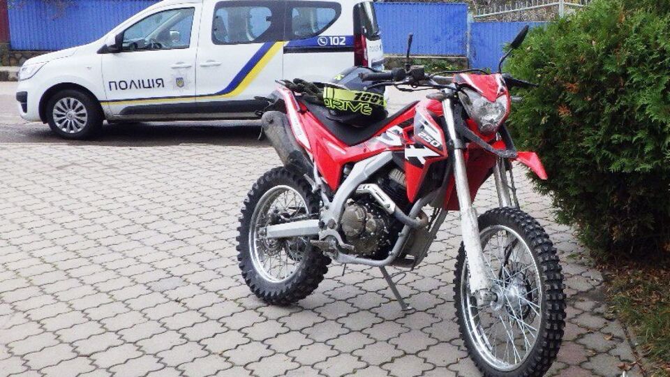 По данным полиции, подросток сбил человека мотоциклом