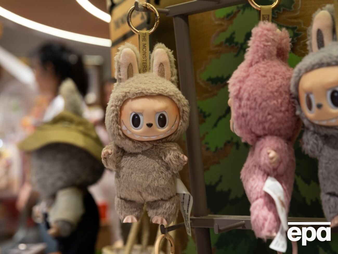 Шведская химическая инспекция сделала заявление об опасности пиратских кукол Лабубу