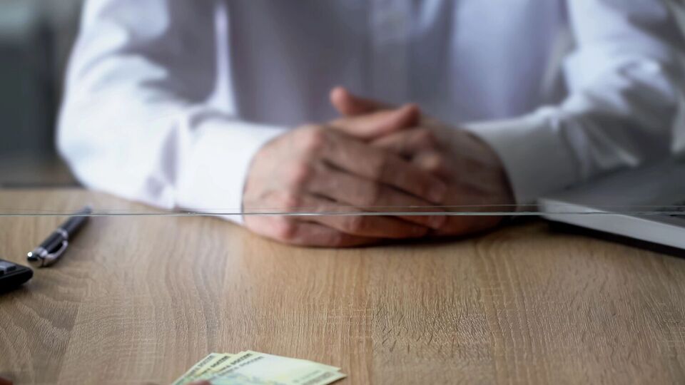 Через уповільнення темпів приросту вкладів російські банки змушені змінювати умови обслуговування