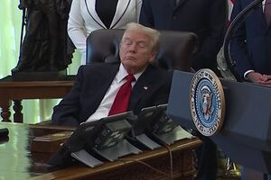 У Білому домі заявили, що Трамп насправді не спав