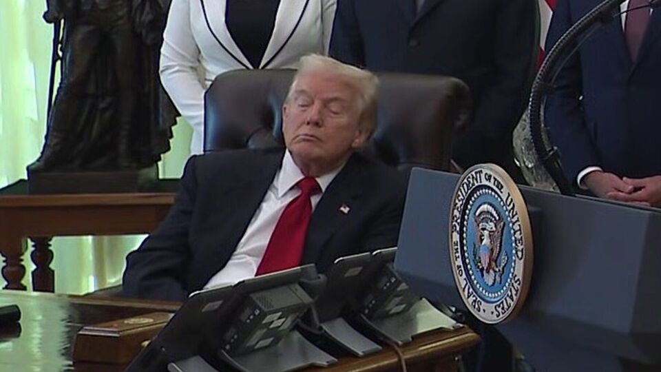 В Белом доме заявили, что Трамп на самом деле не спал