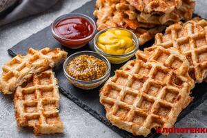 Вафлі подають з улюбленим соусом