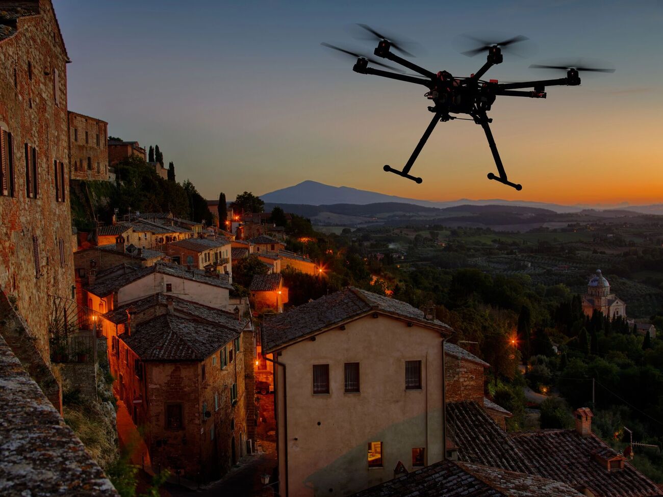 Поліція попередила, що за порушення заборони на дрони можна потрапити за ґрати