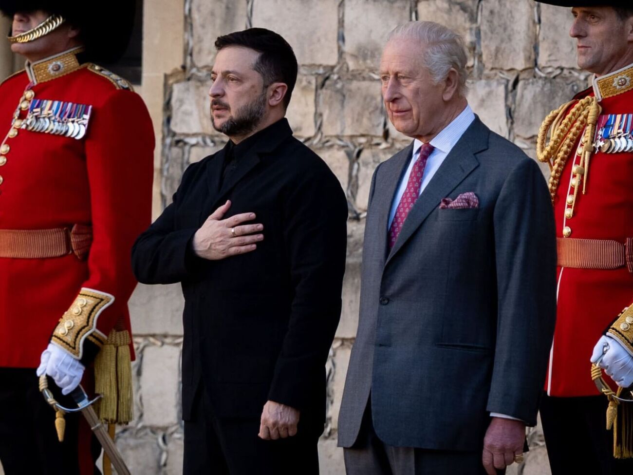 По словам Зеленского, король стал очень благосклонен к Украине