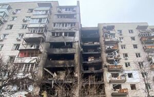 Оккупанты ударили по жилой многоэтажке